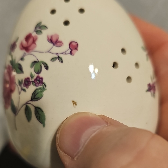 Floral Ceramic Potpourri Ornament with Red Ribbon - Picture 5 of 8